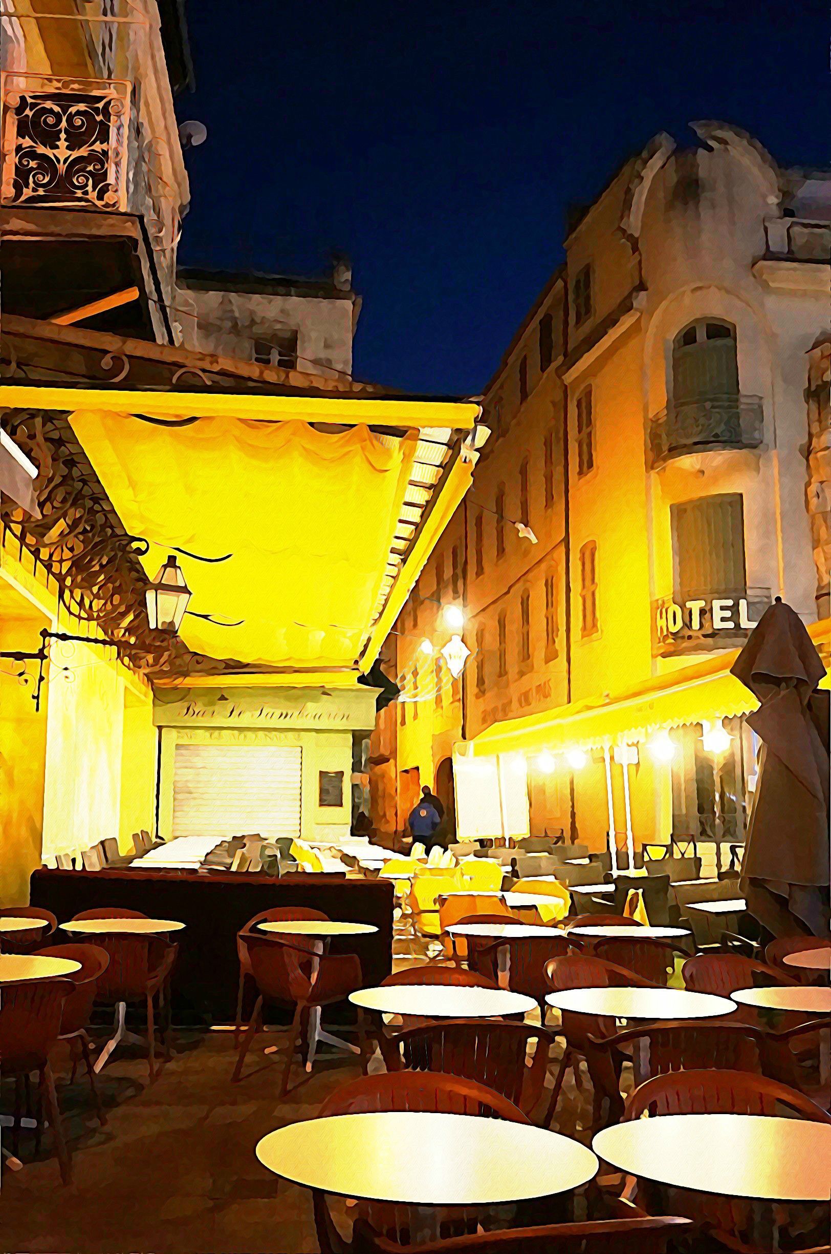 南フランスの旅（４）ゴッホの夜のカフェテラス